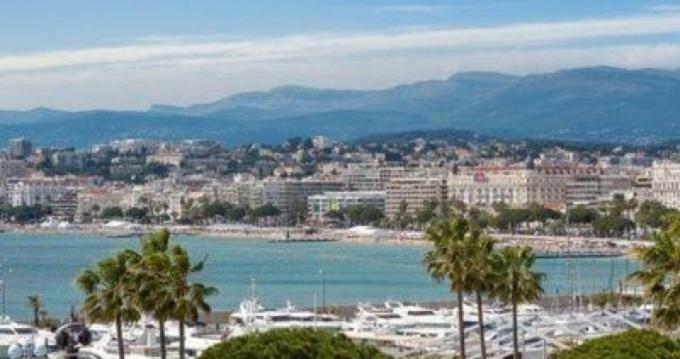 Ferretti 36 ' Bateau A Quai Vieux-Port Cannes Festival La Croisette Exterior foto